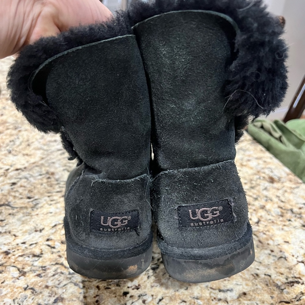 Uggs - Picture 2 of 4